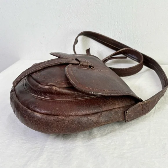 Vintage artisan handmade boho minimalist distressed genuine leather shoulder bag - Picture 3 of 17